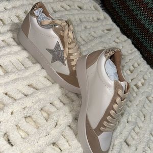 Oasis Society Irene Taupe Sneakers